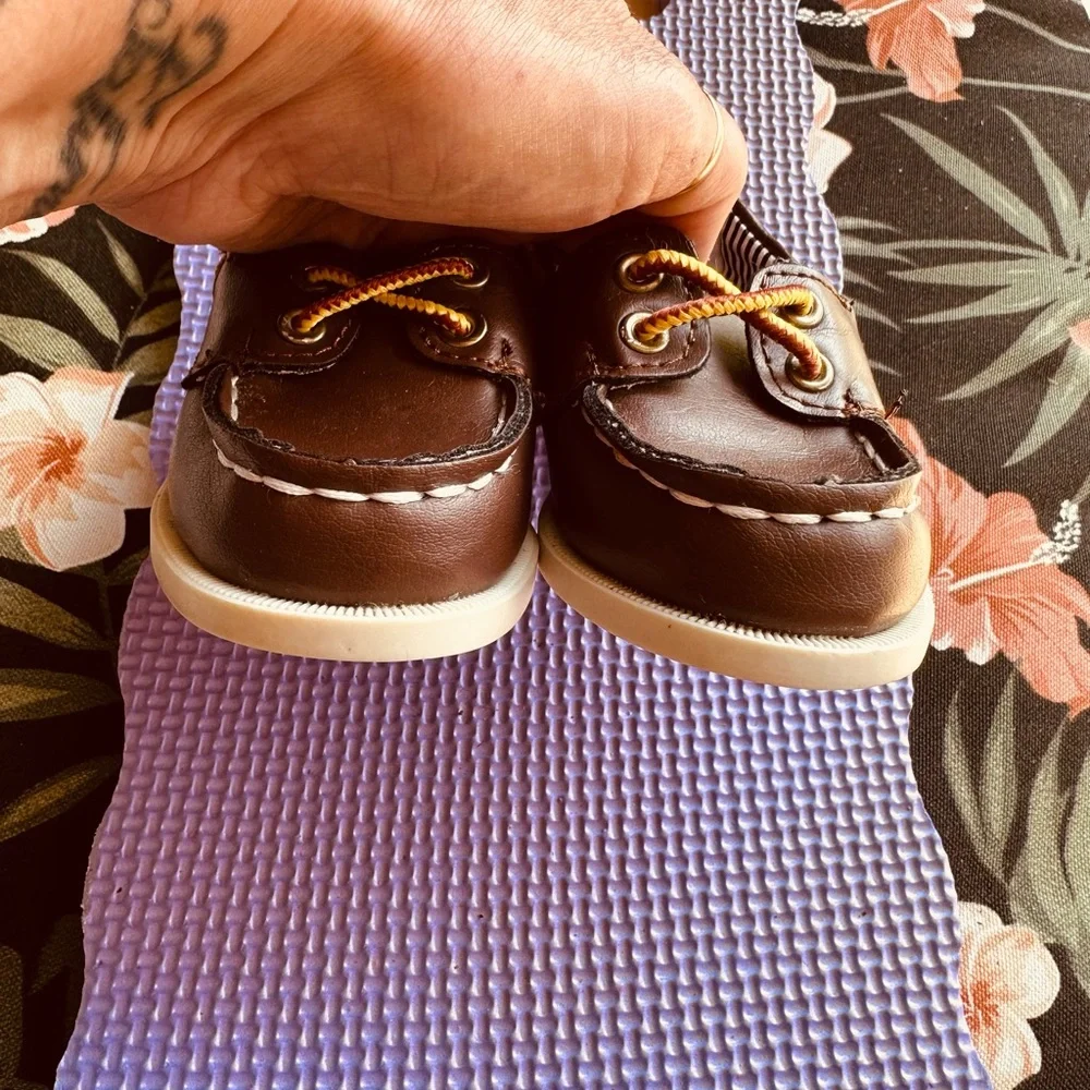 OshKosh B'Gosh Toddler and Little Boys shoes brown Size Toddle 4